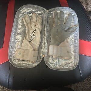 Only used once pair of Bruce Bolts (package included)